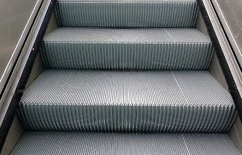 Bürsten an Rolltreppen: Dafür sind sie wirklich da