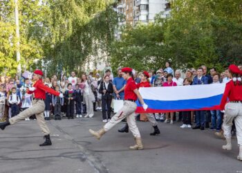 „Für das Vaterland sterben“: Propaganda an Russlands Schulen