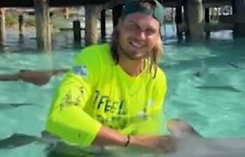 Mutprobe im Meer! „Let’s Dance”-Gewinner Rúrik Gíslason begibt sich ins Haifischbecken