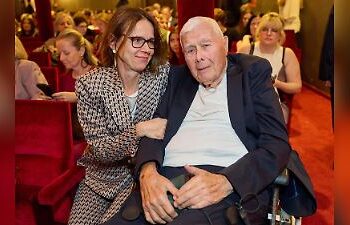 Peter Weck zeigt sich mit 96 im Rollstuhl – seltener Auftritt des „Ich heirate eine Familie“-Stars