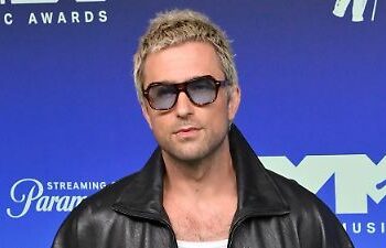 Plötzlich platinblond: Brandon Sklenar überrascht mit neuem Look